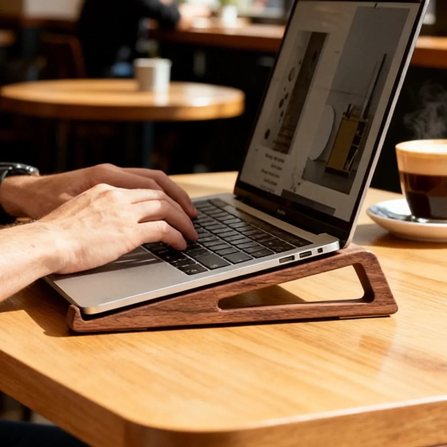 Support Ordinateur Portable en Bois Ergonomique | WoodLift Pro